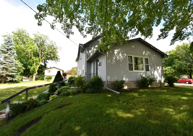 2nd image of 581 2nd Ave E, Zumbrota, MN 55992 | MLS# 7053128