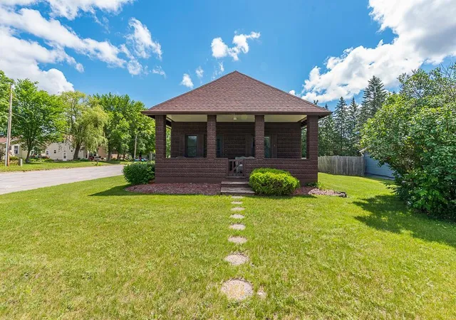 Homes for sale in Brainerd, MN | 1303 S 8th St, Brainerd, MN 56401 | MLS# 7053134