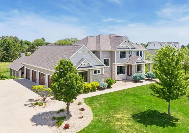 Photo 2 of Mansion for sale at 3767 Mayo Woodlands Rd Sw, Rochester, MN 55902 | MLS# 7053215 | Listing updated on 2026-06-09