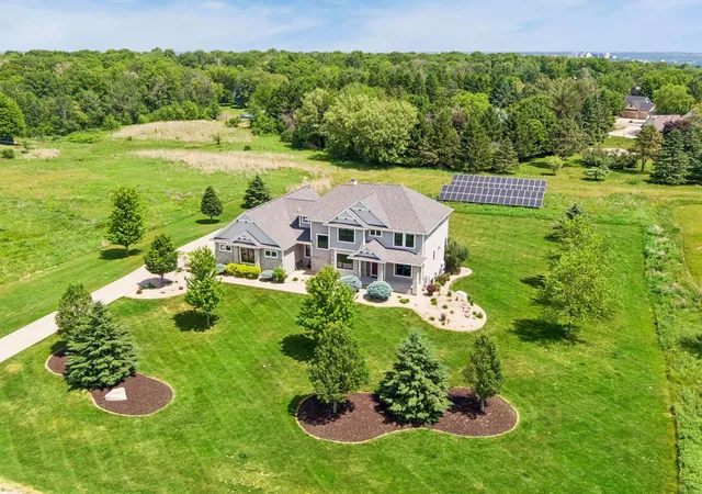 Photo 3 of Mansion for sale at 3767 Mayo Woodlands Rd Sw, Rochester, MN 55902 | MLS# 7053215 | Listing updated on 2026-06-09