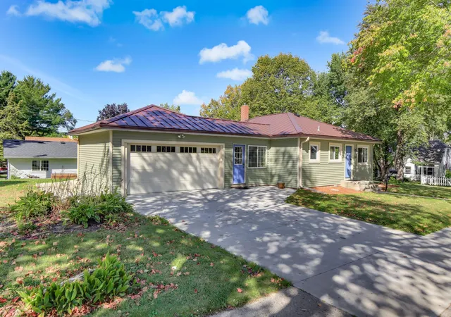 Photo 3 of Single family home for sale at 228 5th Avenue Ne, Faribault, MN 55021 | MLS# 7053391 | Listing updated on 2026-09-25