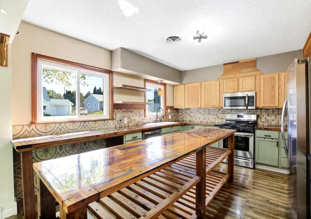 Photo 4 of Single family home for sale at 228 5th Avenue NE, Faribault, MN 55021 | MLS# 7053391 | Listing updated on 2026-09-25