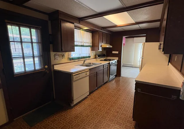 Photo 3 of Sale Pending at 13515 Mayview Ct, Minnetonka, MN 55345 | MLS# 7053460 | Listing updated on 2026-10-06