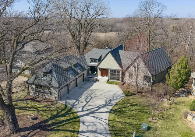 Photo 3 of Single family home for sale at 1912 Linner Woods Ct, Wayzata, MN 55391 | MLS# 7053484 | Listing updated on 2026-06-29