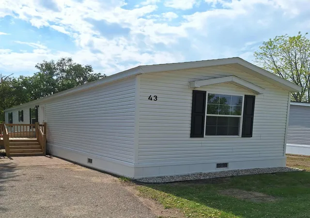 Photo 2 of Single family home for sale at 215 N Mckay Ave #43, Alexandria, MN 56308 | MLS# 7053626 | Listing updated on 2026-09-30