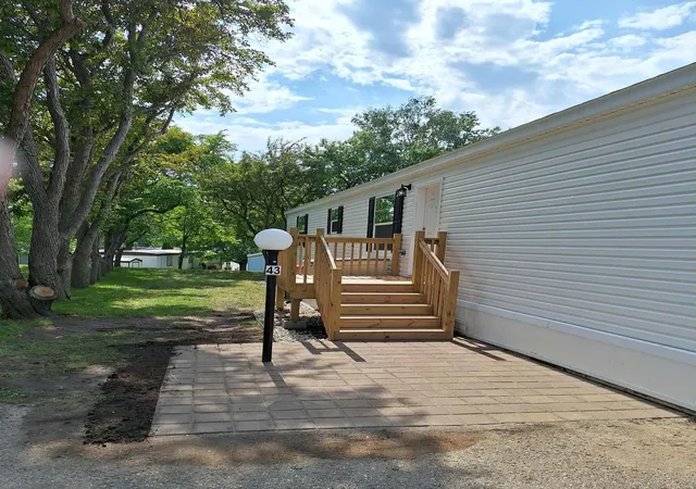 Photo 3 of Single family home for sale at 215 N Mckay Ave #43, Alexandria, MN 56308 | MLS# 7053626 | Listing updated on 2026-09-30