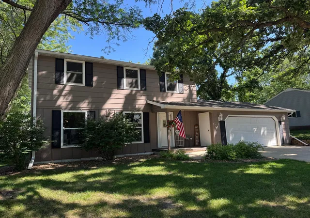1st image of 209 Burr Oak Dr, Albert Lea, MN 56007 | MLS# 7053707