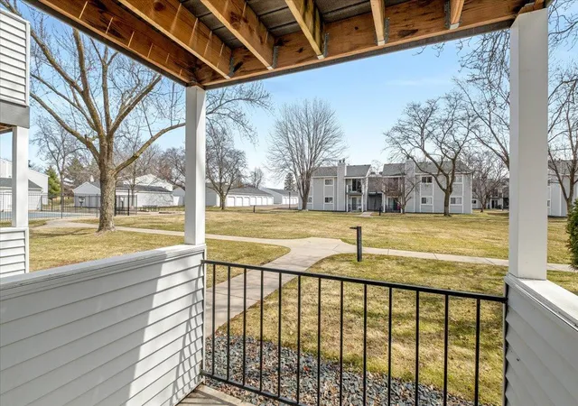 2nd image of 1720 Pleasant St, Saint Paul, MN 55113