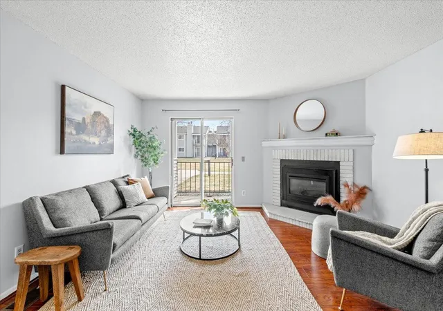 3rd image of 1720 Pleasant St #H, Saint Paul, MN 55113 | MLS# 7054011