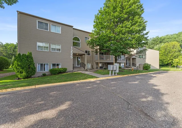 Photo 1 of Sale Pending at 1225 Ferndale St N #B9, Saint Paul, MN 55119 | MLS# 7054044 | Listing updated on 2026-09-04