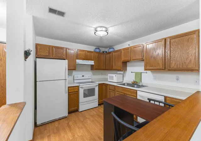 Photo 2 of Sale Pending at 1225 Ferndale St N #B9, Saint Paul, MN 55119 | MLS# 7054044 | Listing updated on 2026-09-04