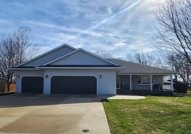 2nd image of 905 4th Ave Se, Pipestone, MN 56164 | MLS# 7054051