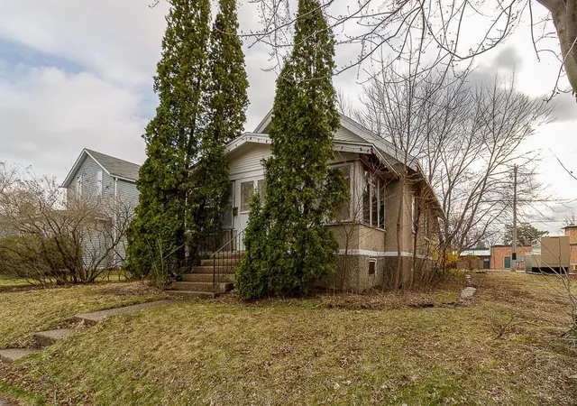 Homes for sale in Le Center, MN | 115 N Lexington Ave, Le Center, MN 56057 | MLS# 7054293