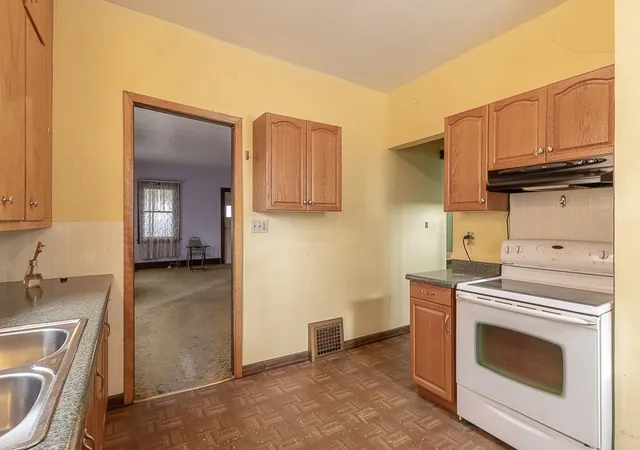 Homes for sale in Le Center, MN | 115 N Lexington Ave, Le Center, MN 56057 | MLS# 7054293