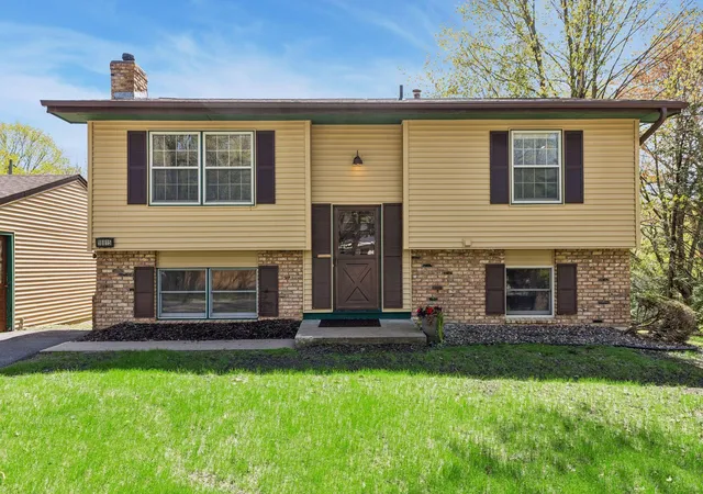 Photo 2 of Single family home for sale at 18815 South Ln, Minnetonka, MN 55345 | MLS# 7054405 | Listing updated on 2026-10-15