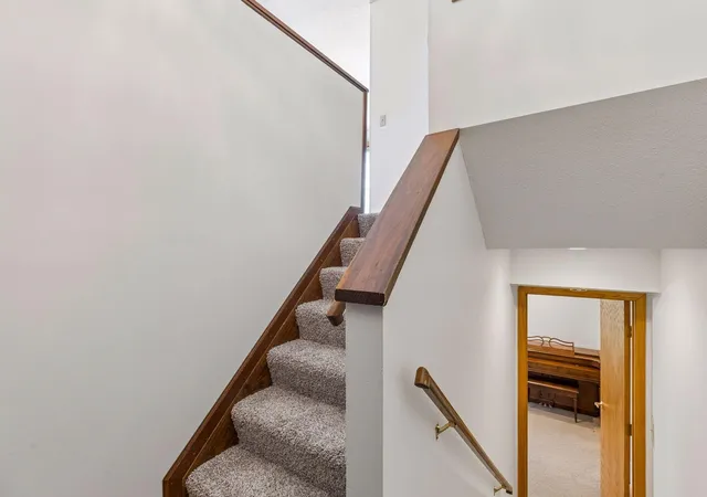 Photo 3 of Single family home for sale at 18815 South Ln, Minnetonka, MN 55345 | MLS# 7054405 | Listing updated on 2026-10-15