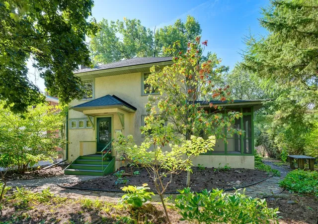 Photo 2 of Single family home for sale at 2108 Niles Ave, Saint Paul, MN 55116 | MLS# 7054433 | Listing updated on 2026-09-30