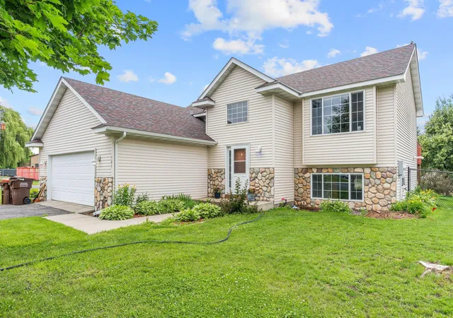 Homes for sale in Waverly, MN | 303 Bavaria Ln, Waverly, MN 55390 | MLS# 7054457
