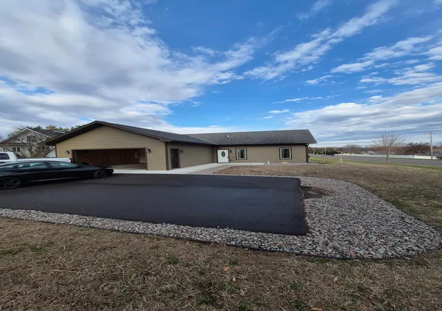 1st image of 1000 10th Ave Ne, Sauk Rapids, MN 56379 | MLS# 7054526