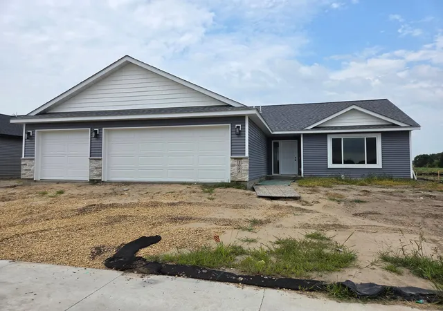 Photo 1 of Single family home for sale at 1088 Cullen St, Saint Peter, MN 56082 | MLS# 7054680 | Listing updated on 2026-09-22