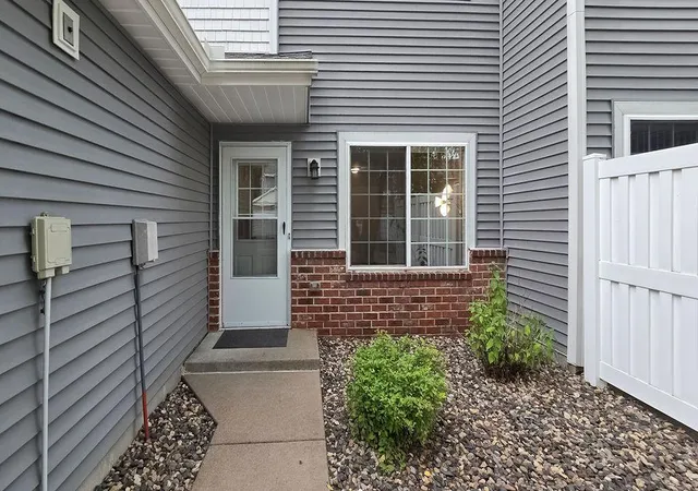 Photo 4 of Single family home for sale at 2024 Gresham Ave N, Saint Paul, MN 55128 | MLS# 7054842 | Listing updated on 2026-09-03