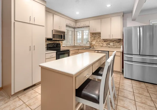 5th image of 663 Roosevelt Rd, Saint Cloud, MN 56301 | MLS# 7054916