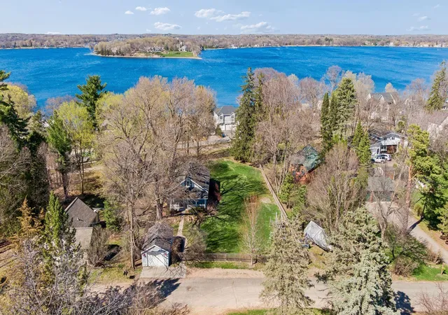 Homes for sale in Wayzata, MN | 3142 Brooks Lane, Wayzata, MN 55391 | MLS# 7055082