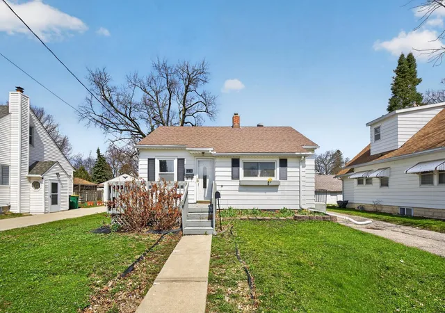 4th image of 1431 1St St Se, Rochester, MN 55904 | MLS# 7055463