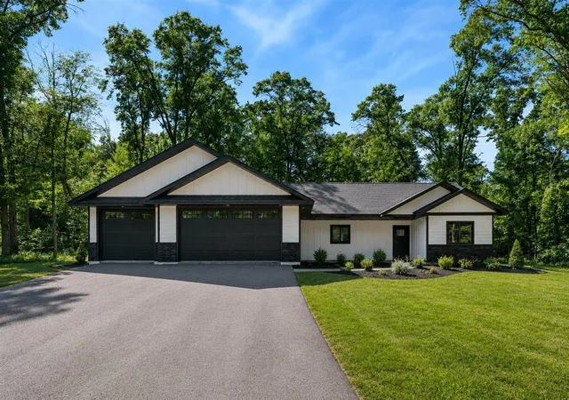 2nd image of 1622 Maplewood Ridge Rd, Brainerd, MN 56401 | MLS# 7055490