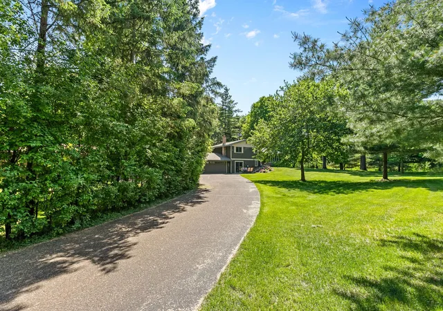 Homes for sale in Mahtomedi, MN | 100 Puma Ln, Mahtomedi, MN 55115 | MLS# 7055519