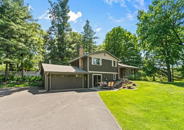 Homes for sale in Mahtomedi, MN | 100 Puma Ln, Mahtomedi, MN 55115 | MLS# 7055519