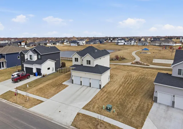 2nd image of 4756 34th St S, Fargo, ND 58104 | MLS# 7055564