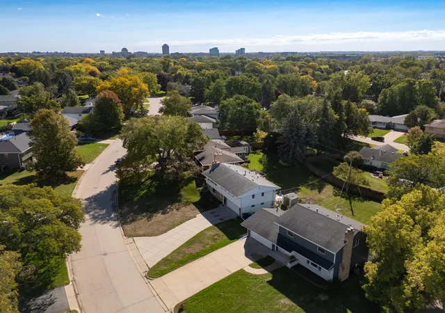 Photo 1 of Single family home for sale at 4921 Trillium Ln, Minneapolis, MN 55435 | MLS# 7055730 | Listing updated on 2026-10-05