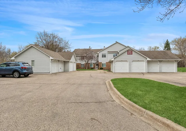 Homes for sale in Eagan, MN | 3557 Blue Jay Wy, Eagan, MN 55123