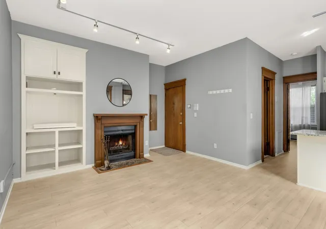 Photo 3 of Condo for sale at 635 Grand Ave #4, Saint Paul, MN 55105 | MLS# 7056060 | Listing updated on 2026-08-27