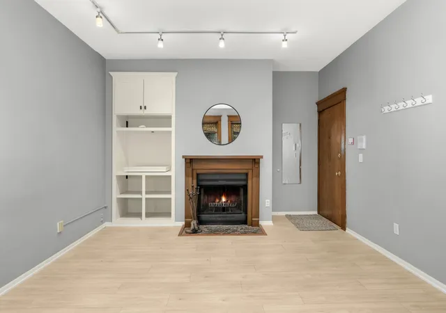 Photo 4 of Condo for sale at 635 Grand Ave #4, Saint Paul, MN 55105 | MLS# 7056060 | Listing updated on 2026-08-27