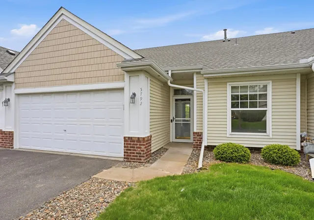 Homes for sale in Shoreview, MN | 5792 Prairie Ridge Dr #182, Shoreview, MN 55126 | MLS# 7056120