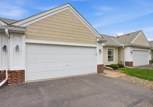 Homes for sale in Shoreview, MN | 5792 Prairie Ridge Dr #182, Shoreview, MN 55126 | MLS# 7056120