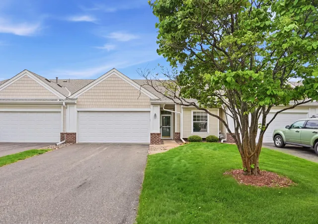 Homes for sale in Shoreview, MN | 5792 Prairie Ridge Dr #182, Shoreview, MN 55126 | MLS# 7056120