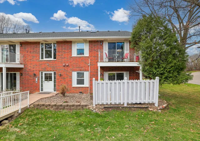 Condo for sale at 6333 Alderwood Cir #B, Saint Paul, MN 55125 | MLS# 7056219