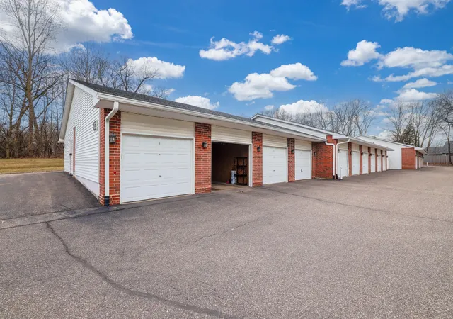 Photo 2 of Condo for sale at 6333 Alderwood Cir #B, Saint Paul, MN 55125 | MLS# 7056219 | Listing updated on 2026-08-27