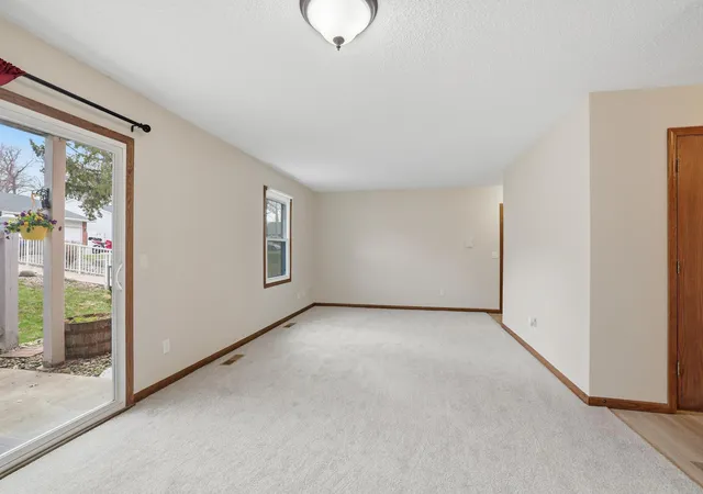 Photo 4 of Condo for sale at 6333 Alderwood Cir #B, Saint Paul, MN 55125 | MLS# 7056219 | Listing updated on 2026-08-27