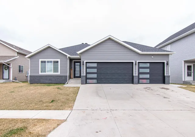 Homes for sale in Horace, ND | 6012 Kodiak Ln, Horace, ND 58047 | MLS# 7056312