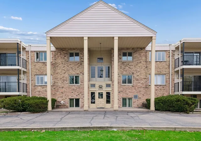 Homes for sale in Edina, MN | 4351 Parklawn Ave #205E, Edina, MN 55435 | MLS# 7056327