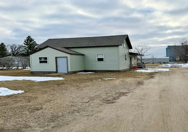 1st image of 305 Harding St S, Karlstad, MN 56732 | MLS# 7056612