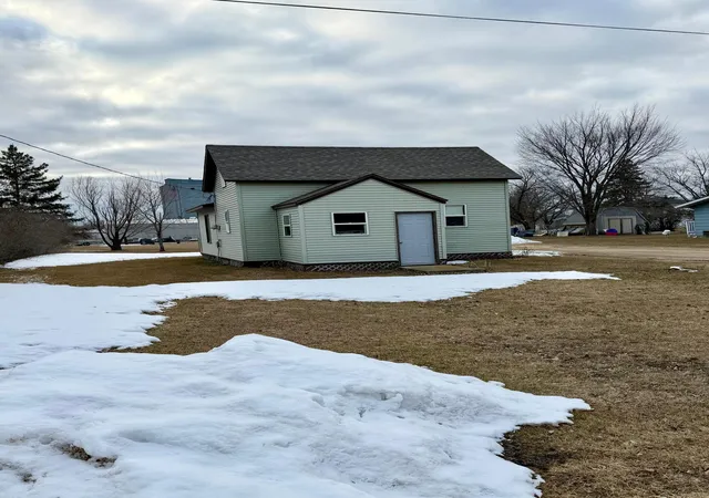 2nd image of 305 Harding St S, Karlstad, MN 56732 | MLS# 7056612
