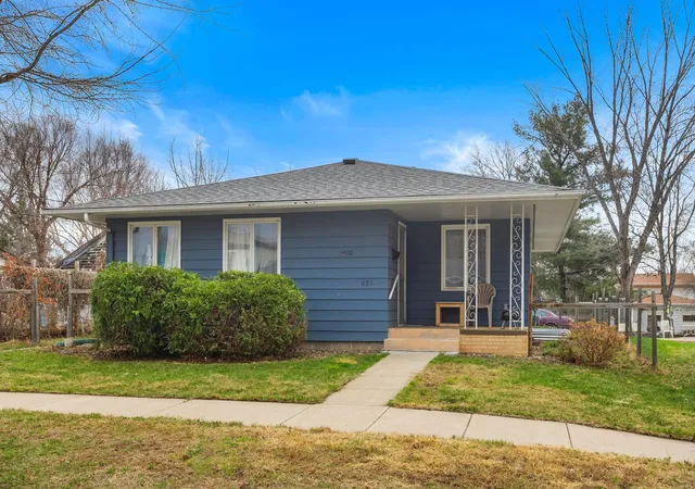 Photo 1 of Single family home for sale at 621 S Garden St, Lake City, MN 55041 | MLS# 7056668 | Listing updated on 2026-09-16