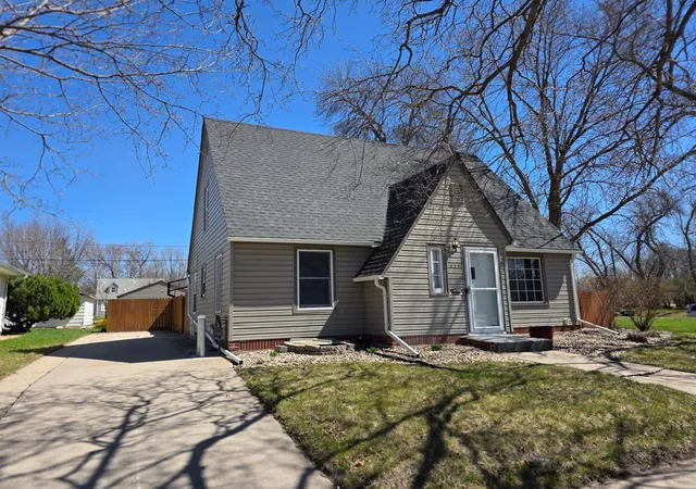 Homes for sale in Pipestone, MN | 617 S Hiawatha Ave, Pipestone, MN 56164 | MLS# 7056819