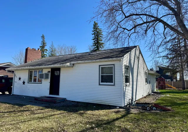 Photo 2 of Sale Pending at 905 W Chestnut Ave, Olivia, MN 56277 | MLS# 7056823 | Listing updated on 2026-09-22