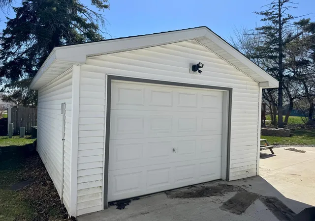 Photo 3 of Sale Pending at 905 W Chestnut Ave, Olivia, MN 56277 | MLS# 7056823 | Listing updated on 2026-09-22